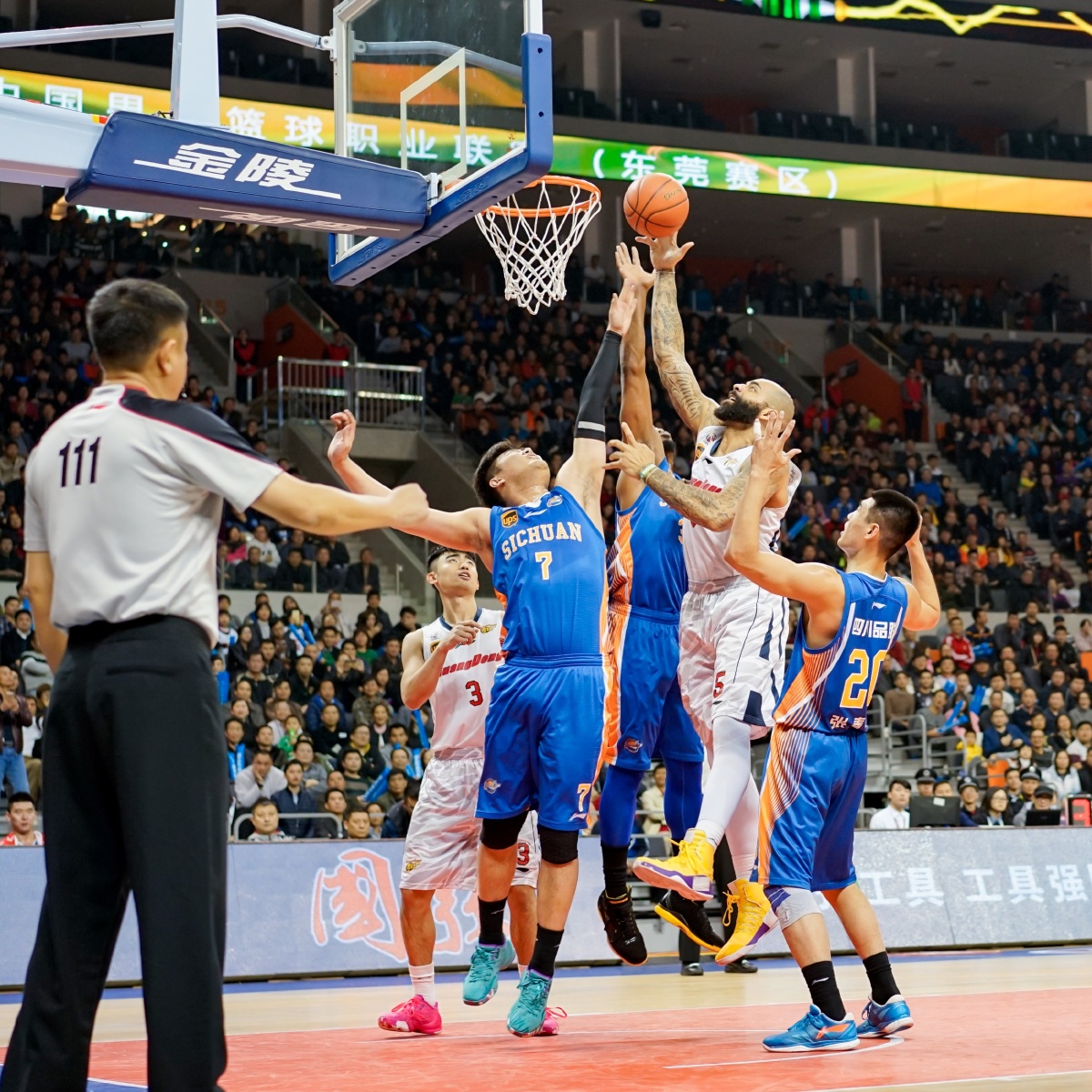 2025中超最佳青年球员候选：王钰栋、吾米提江领衔（2025中超最佳青年球员候选出炉：王钰栋、吾米提江领跑）