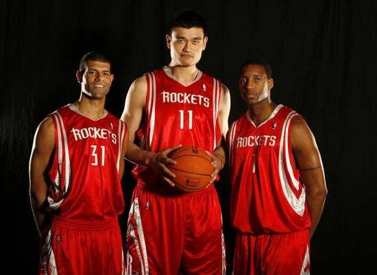 哈兰德梅开二度 曼城轻取对手（哈兰德独中两元，曼城轻松取胜）