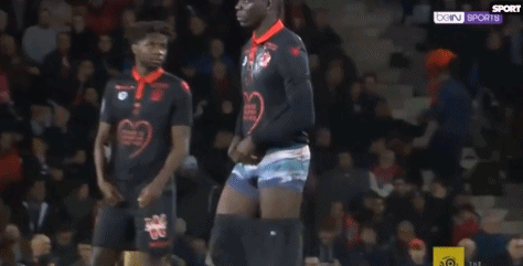 欧冠本周最佳阵容：马杜埃凯、孔德、格林伍德、卡尔在列（欧冠本周最佳阵容出炉：马杜埃凯、孔德、格林伍德与卡尔入选）