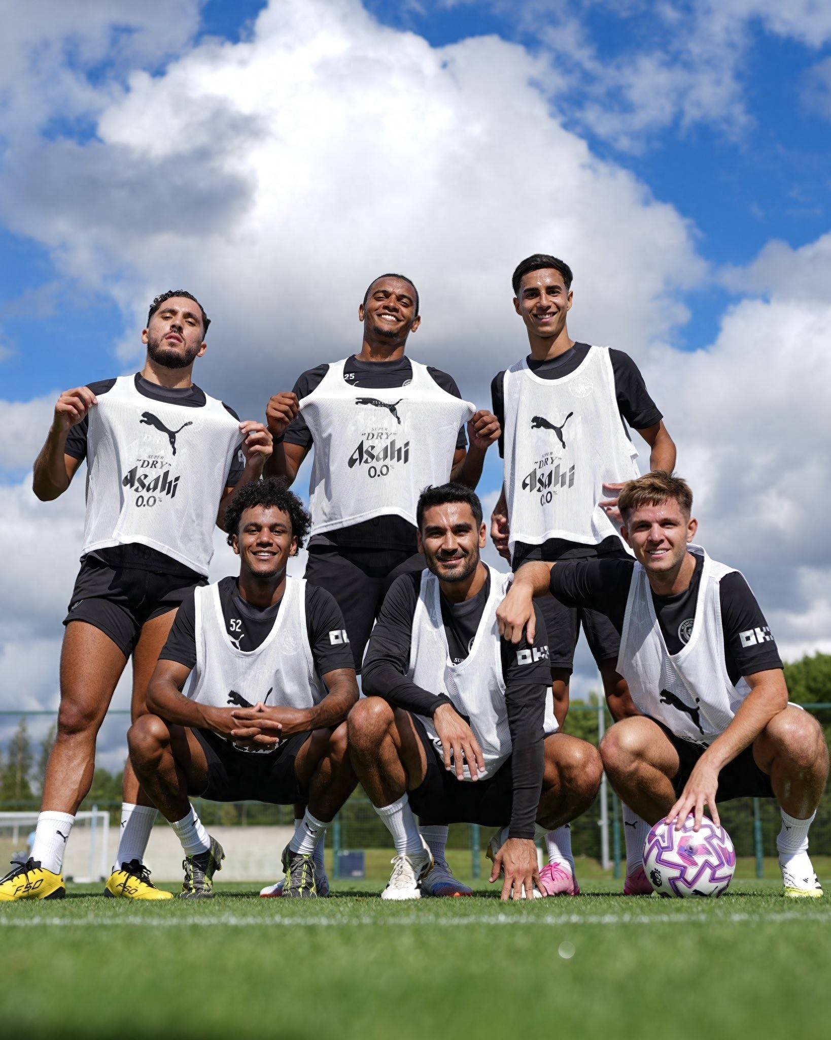 雨一直下，气氛不算融洽！这次比赛为什么不带徐杰呢？（雨不停歇，气氛微妙：这次比赛为何未带徐杰？）