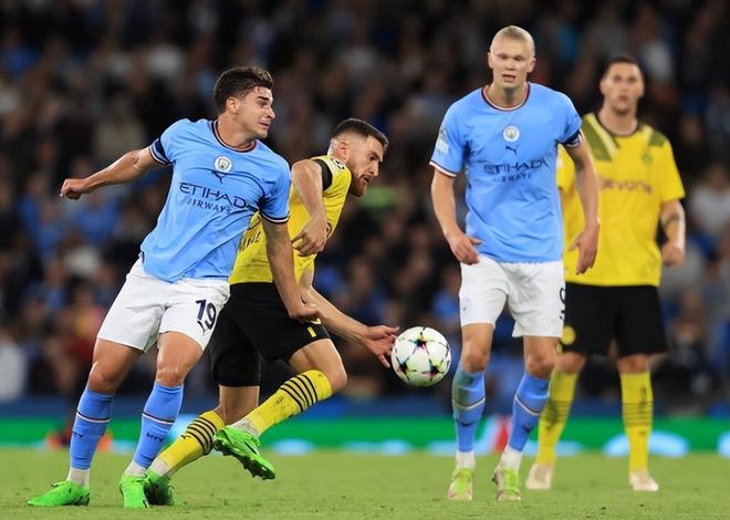 皇马推出漫威联名服饰，弗兰和卡雷拉斯进行了上身体验（皇马发布漫威联名系列，弗兰与卡雷拉斯试穿亮相）