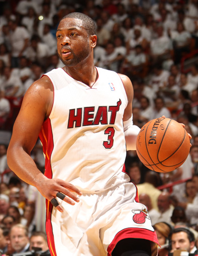 篮球CBA赛季精彩瞬间集锦发布（CBA篮球赛季高光瞬间集锦上线）