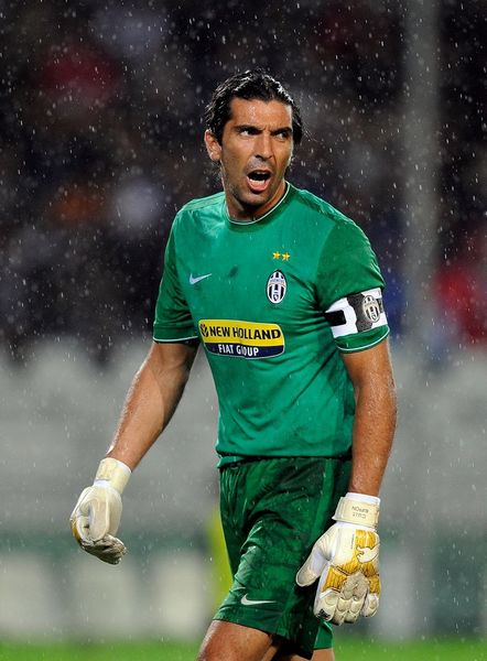 莱万：失去袖标很难过，但感受到了球迷的爱；不恨普罗别日（莱万：失去队长袖标虽难过，却感受到球迷的爱；对普罗别日无怨）