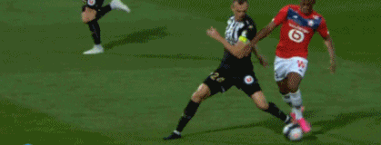 记者：西海岸外援戴维森返回巴西接受鼻梁手术，恢复期3个月