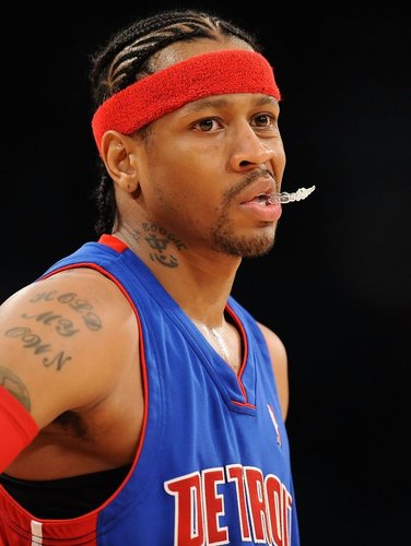 比利时11月世预赛大名单：库尔图瓦领衔，多库、特罗萨德在列（比利时公布11月世预赛名单：库尔图瓦领军，多库、特罗萨德入选）